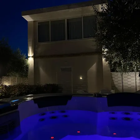 La Depèndance Luxury Maison d'hôtes 4*